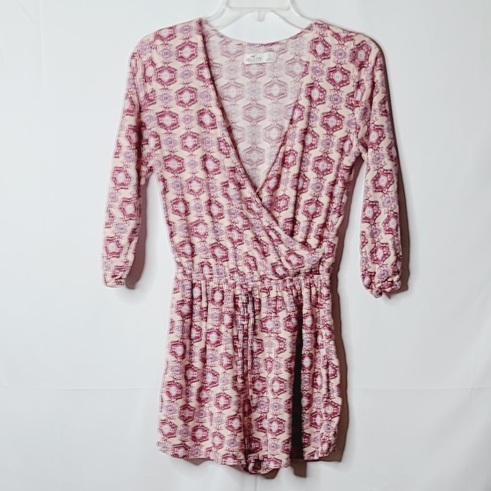 Hollister vneck 3/4 sleeve shorts romper jumper S